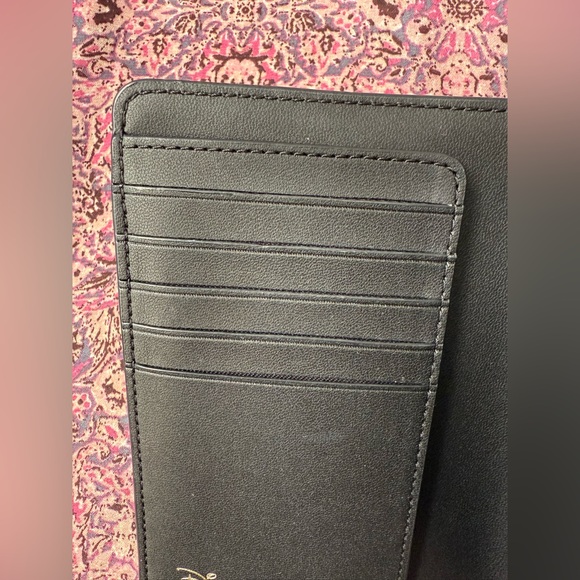 *SOLD* Kate Spade x Disney 101 Dalmatians Dog Passport Holder - Picture 11 of 13